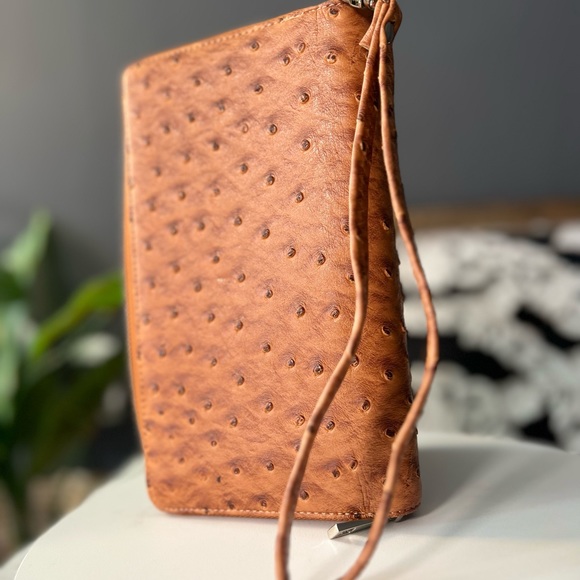 Wristlet - Picture 13 of 16